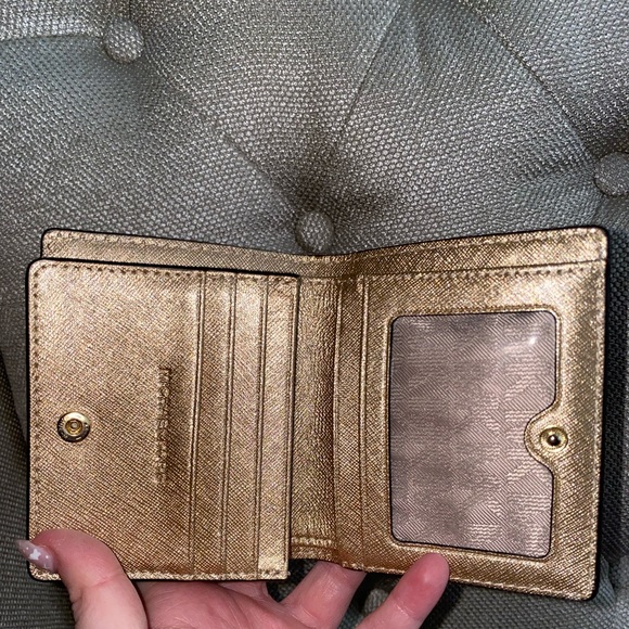 MICHAEL KORS GOLD WALLET - Picture 4 of 6
